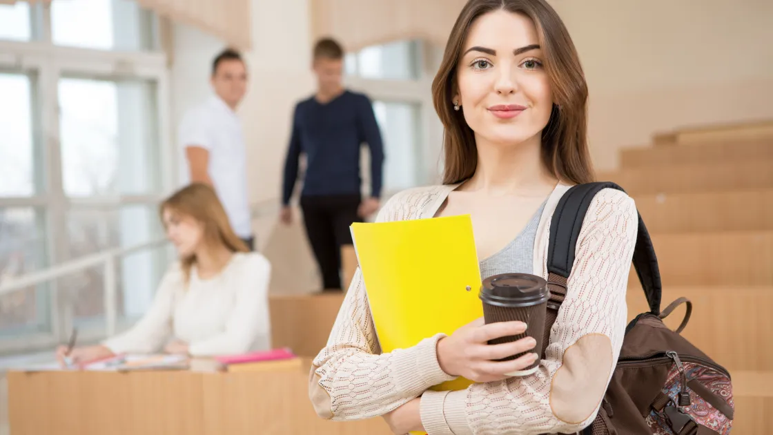 Estudante no estrangeiro a estudar um GAP Year Académico em Inglaterra (Reino Unido)