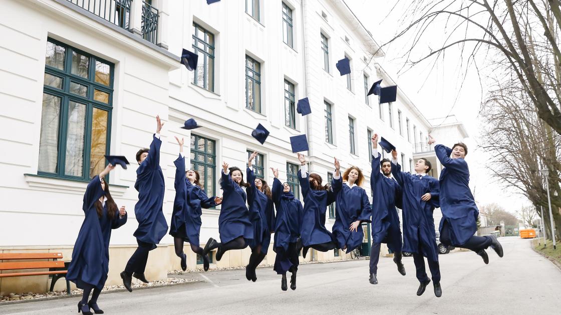 Foto de estudantes de intercâmbio em graduação no estrangeiro