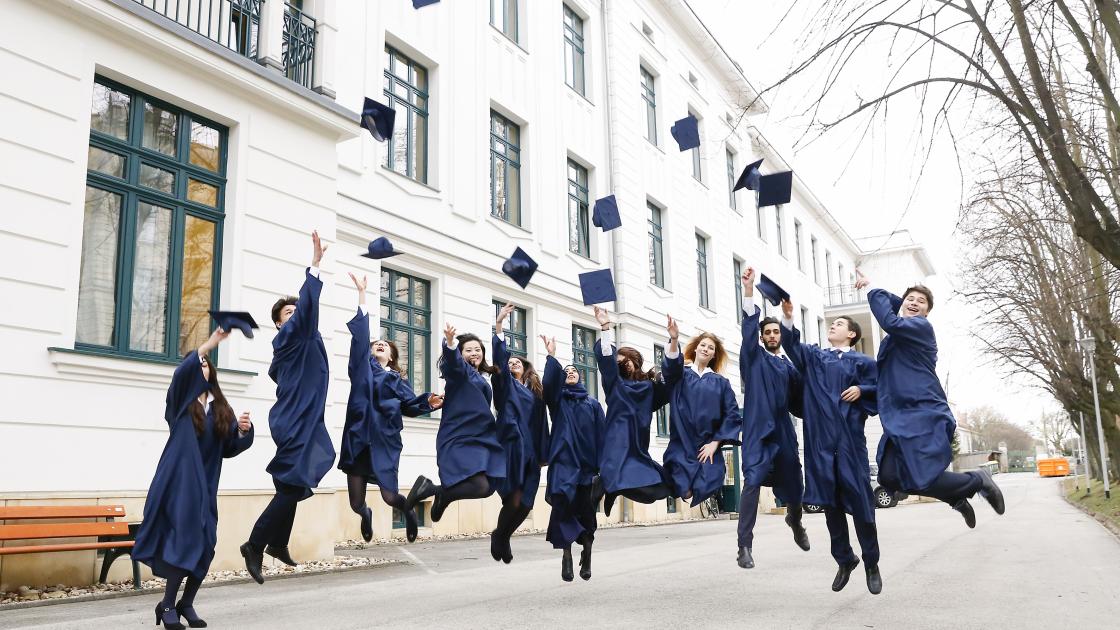 Foto de estudantes de intercâmbio em graduação no estrangeiro Foto de estudantes de intercâmbio em graduação no estrangeiro