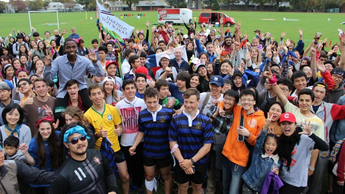 Foto de estudantes a estudar no estrangeiro a praticar Rugby na Nova Zelândia