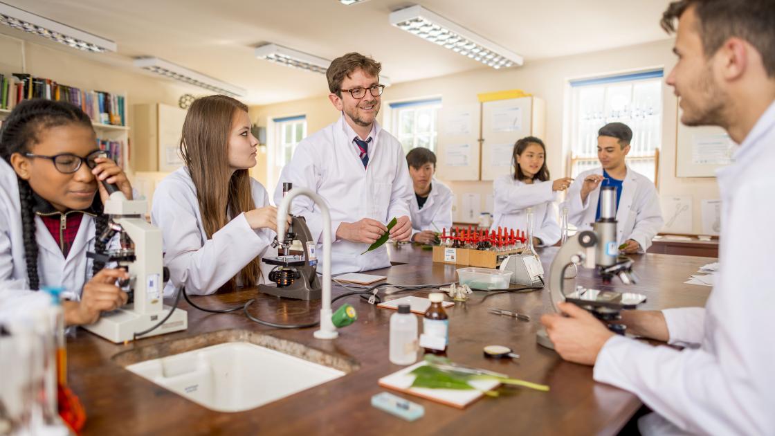 Foto de sessão de informação sobre estudar medicina em Inglaterra